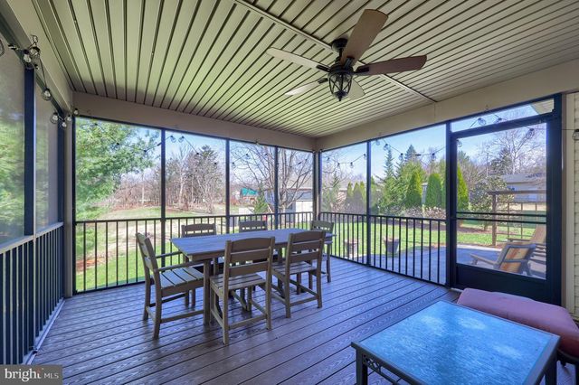 2021 ASLAN DR, York, PA 17404