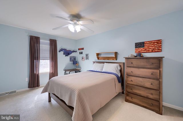 2021 ASLAN DR, York, PA 17404