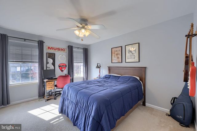 2021 ASLAN DR, York, PA 17404