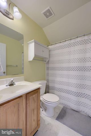 2021 ASLAN DR, York, PA 17404