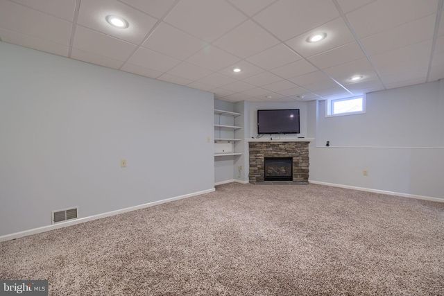 2021 ASLAN DR, York, PA 17404