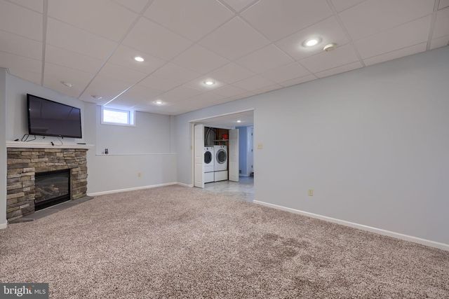 2021 ASLAN DR, York, PA 17404