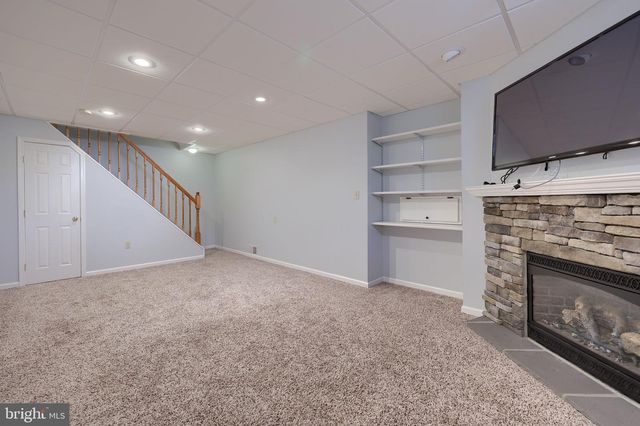 2021 ASLAN DR, York, PA 17404