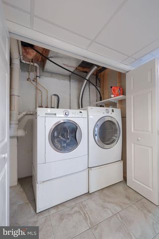 2021 ASLAN DR, York, PA 17404