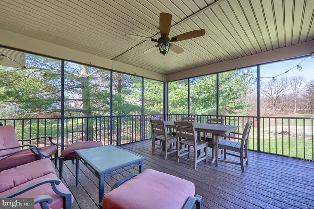 2021 ASLAN DR, York, PA 17404