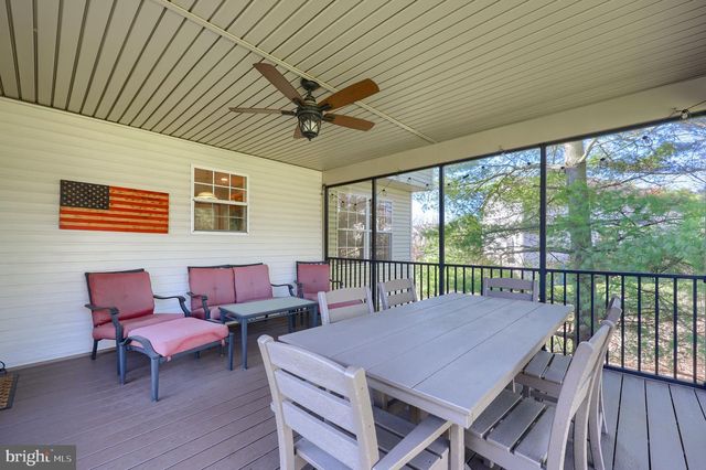 2021 ASLAN DR, York, PA 17404