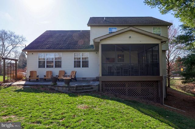 2021 ASLAN DR, York, PA 17404