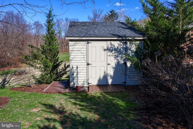 2021 ASLAN DR, York, PA 17404