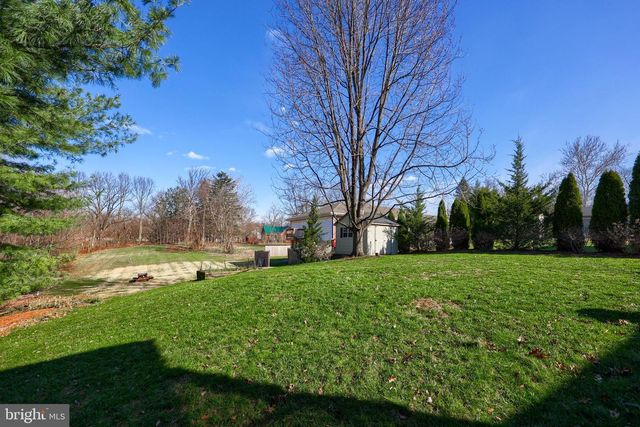 2021 ASLAN DR, York, PA 17404