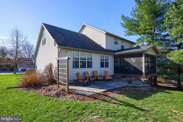 2021 ASLAN DR, York, PA 17404