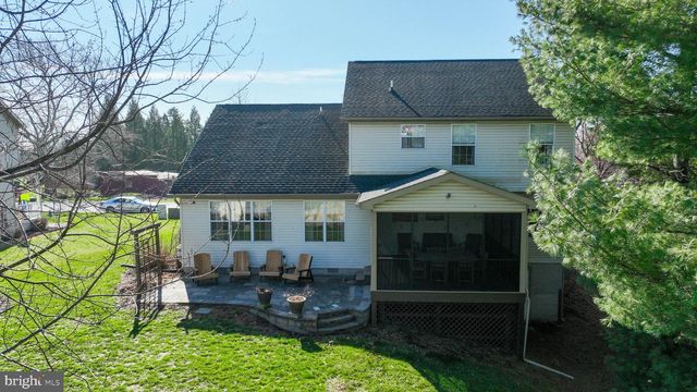 2021 ASLAN DR, York, PA 17404