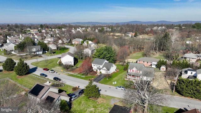 2021 ASLAN DR, York, PA 17404