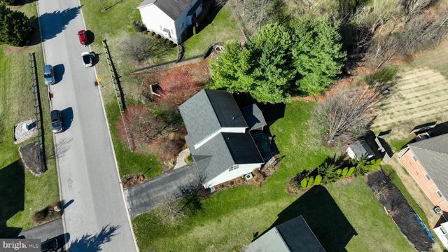 2021 ASLAN DR, York, PA 17404