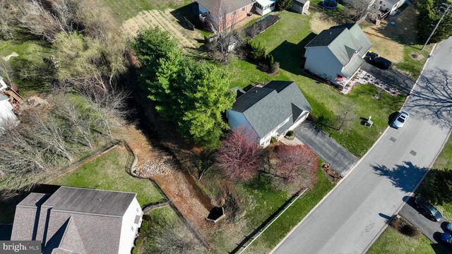 2021 ASLAN DR, York, PA 17404