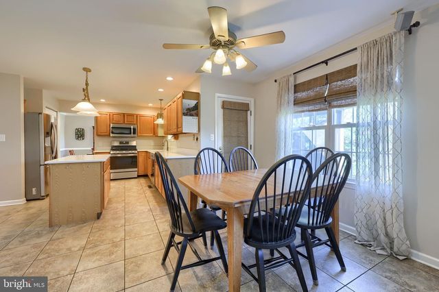 2021 ASLAN DR, York, PA 17404