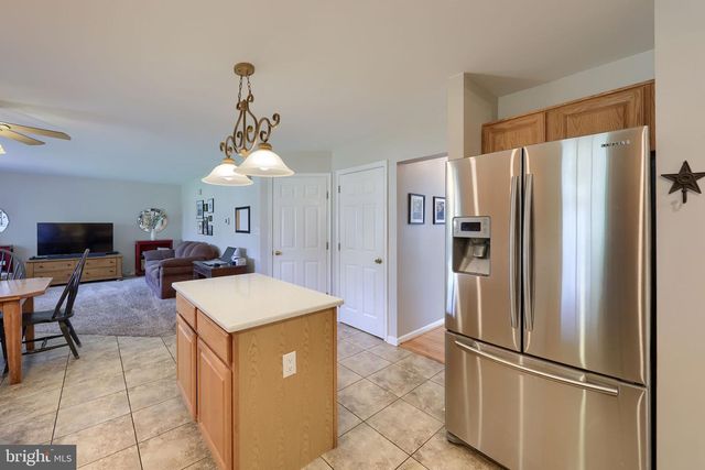 2021 ASLAN DR, York, PA 17404