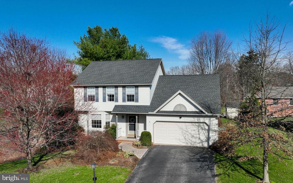 2021 ASLAN DR, York, PA 17404