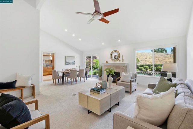2652 Bridle Ln, Walnut Creek, CA 94596