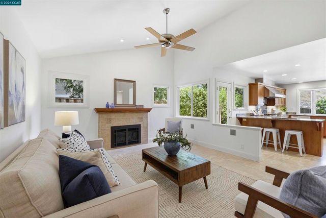 2652 Bridle Ln, Walnut Creek, CA 94596