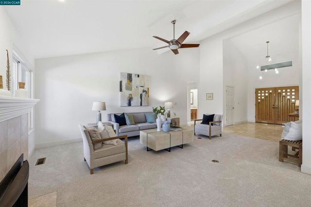 2652 Bridle Ln, Walnut Creek, CA 94596