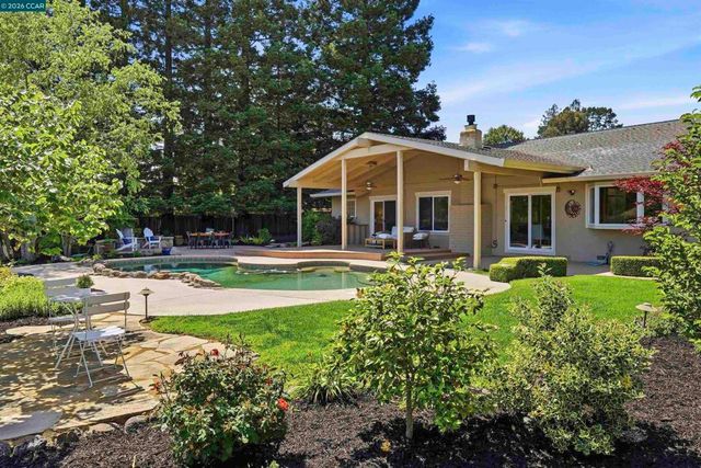 2652 Bridle Ln, Walnut Creek, CA 94596