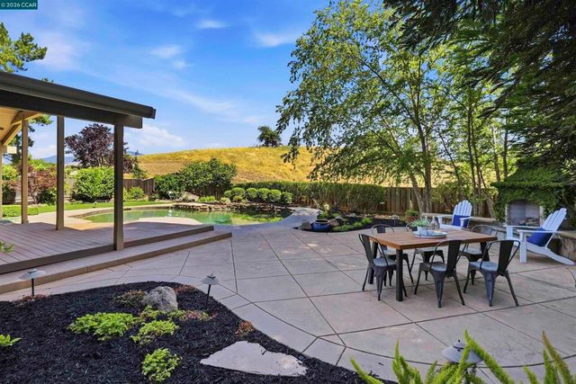 2652 Bridle Ln, Walnut Creek, CA 94596