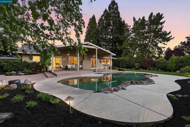 2652 Bridle Ln, Walnut Creek, CA 94596