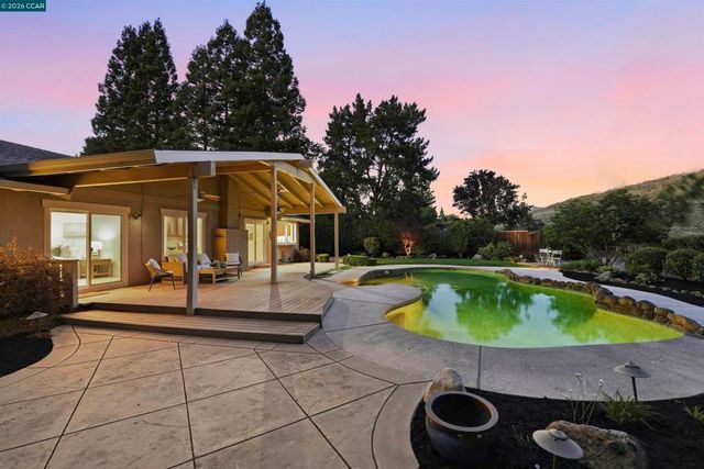 2652 Bridle Ln, Walnut Creek, CA 94596