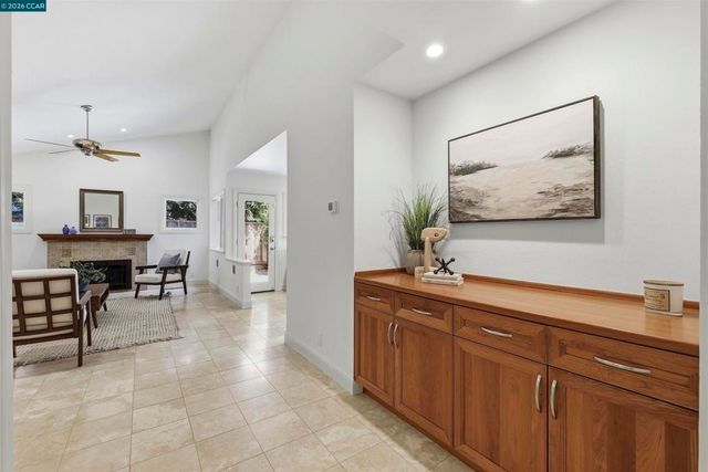 2652 Bridle Ln, Walnut Creek, CA 94596