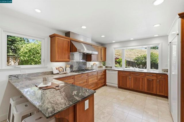 2652 Bridle Ln, Walnut Creek, CA 94596