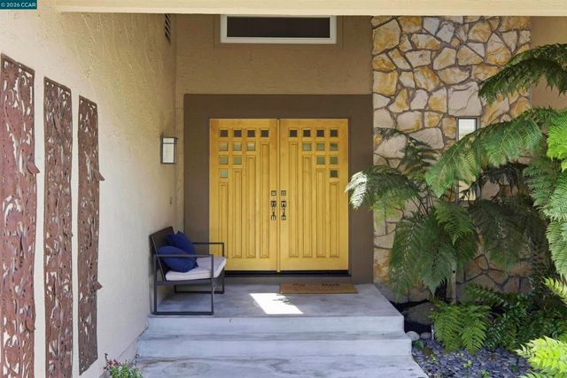 2652 Bridle Ln, Walnut Creek, CA 94596