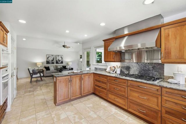 2652 Bridle Ln, Walnut Creek, CA 94596