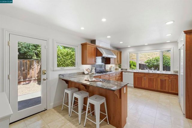 2652 Bridle Ln, Walnut Creek, CA 94596