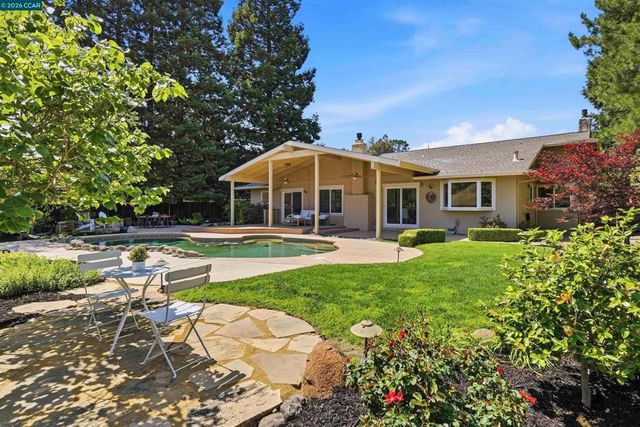2652 Bridle Ln, Walnut Creek, CA 94596
