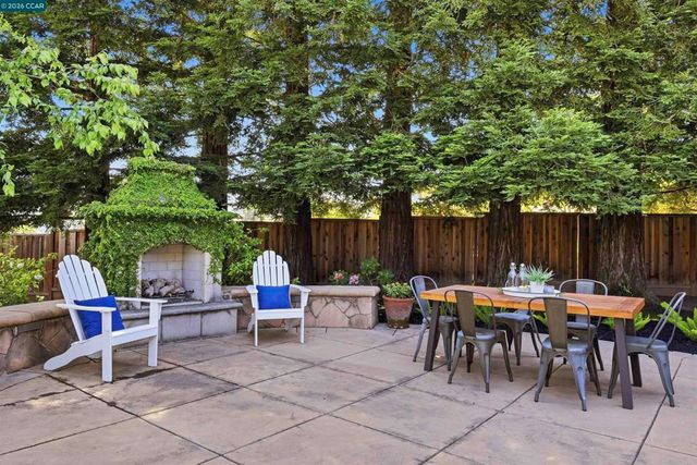 2652 Bridle Ln, Walnut Creek, CA 94596