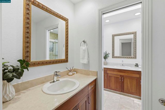 2652 Bridle Ln, Walnut Creek, CA 94596