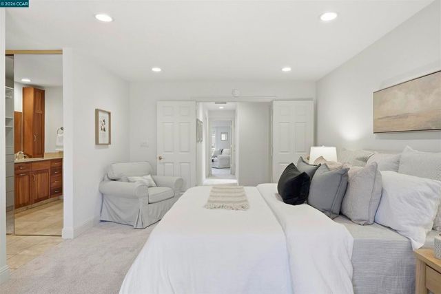 2652 Bridle Ln, Walnut Creek, CA 94596