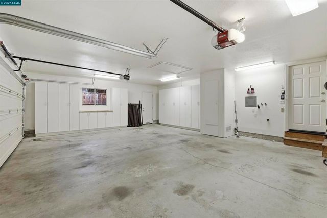 2652 Bridle Ln, Walnut Creek, CA 94596