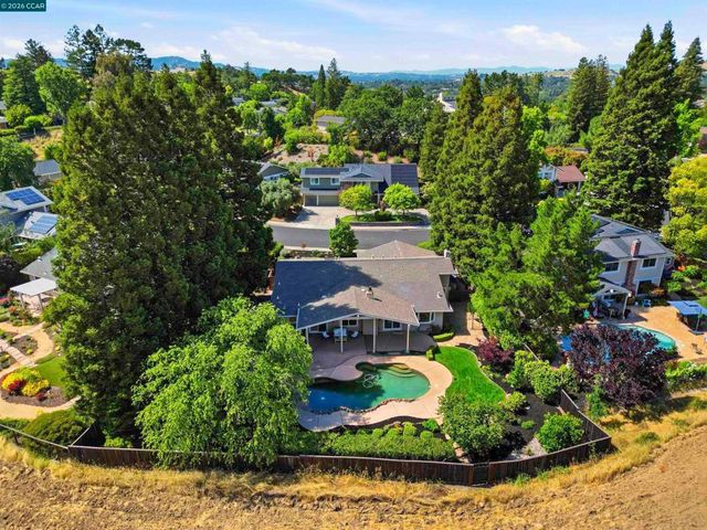 2652 Bridle Ln, Walnut Creek, CA 94596