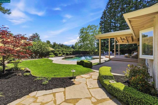 2652 Bridle Ln, Walnut Creek, CA 94596