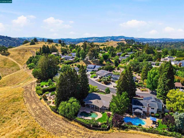 2652 Bridle Ln, Walnut Creek, CA 94596