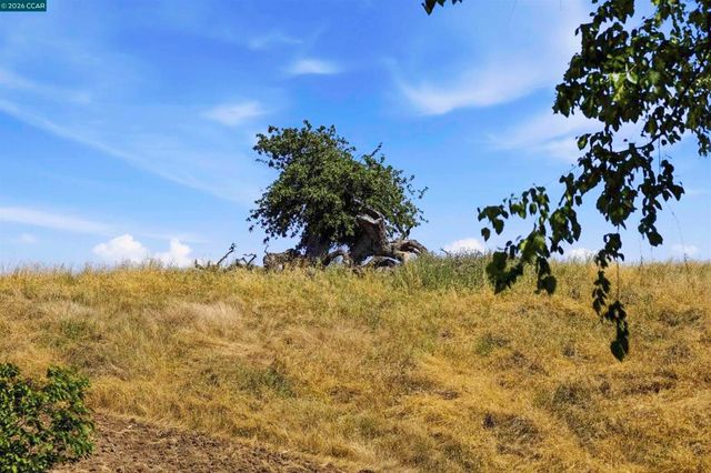2652 Bridle Ln, Walnut Creek, CA 94596