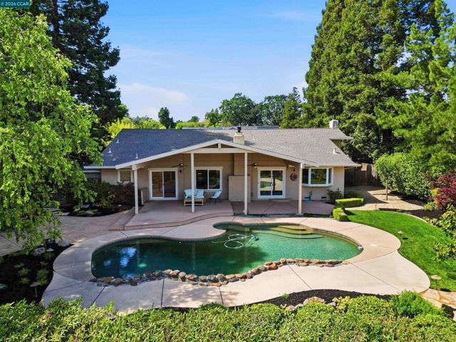 2652 Bridle Ln, Walnut Creek, CA 94596