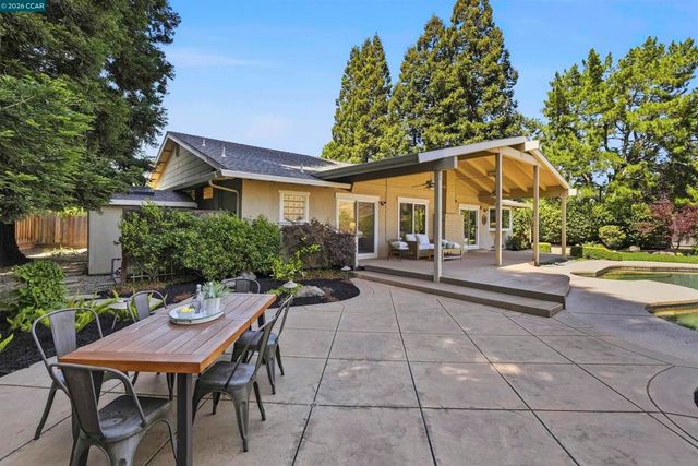2652 Bridle Ln, Walnut Creek, CA 94596
