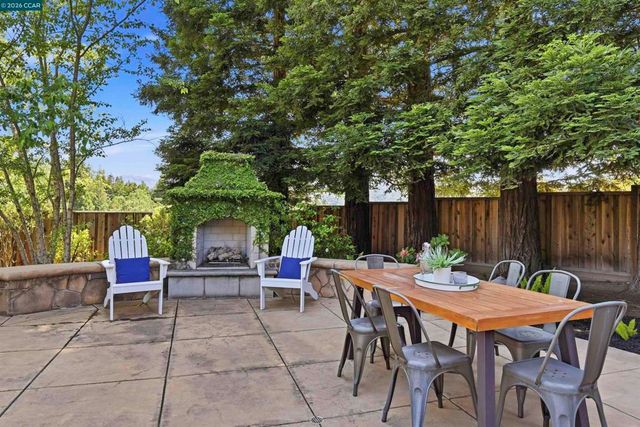 2652 Bridle Ln, Walnut Creek, CA 94596