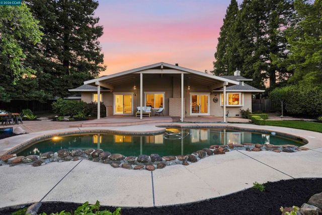 2652 Bridle Ln, Walnut Creek, CA 94596