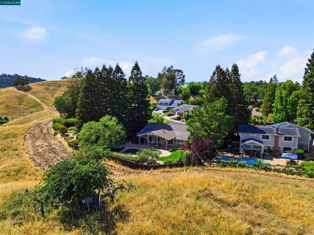 2652 Bridle Ln, Walnut Creek, CA 94596