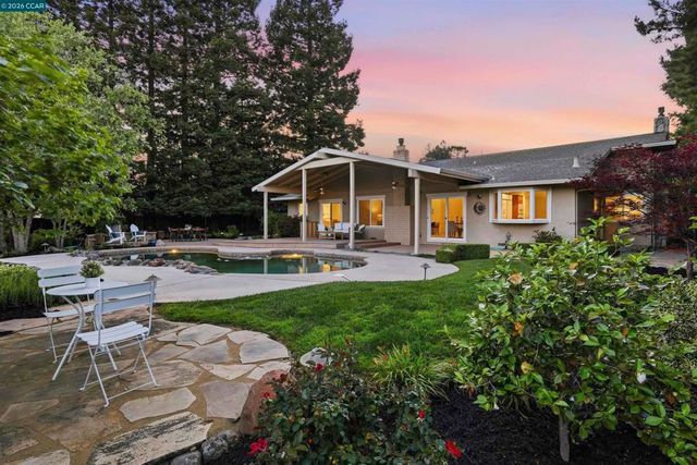 2652 Bridle Ln, Walnut Creek, CA 94596