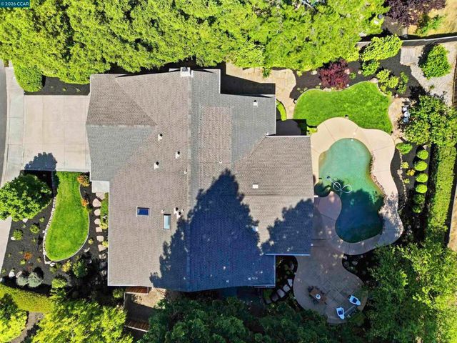 2652 Bridle Ln, Walnut Creek, CA 94596