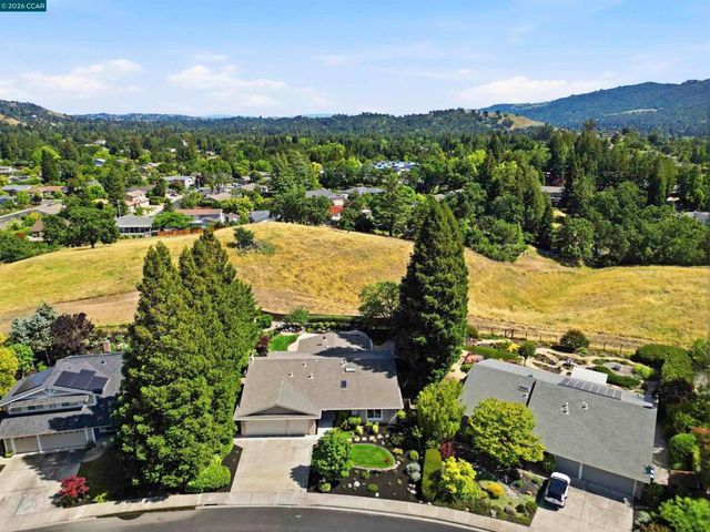 2652 Bridle Ln, Walnut Creek, CA 94596